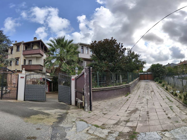 ŞİLE SAHİLKÖYDE SATILIK MÜSTAKİL HAVUZLU TRİPLEKS VİLLA 300 M2