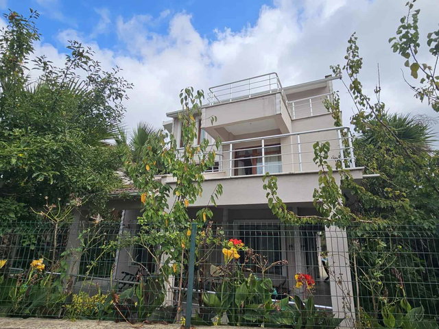 ŞİLE SAHİLKÖYDE SATILIK MÜSTAKİL HAVUZLU TRİPLEKS VİLLA 300 M2