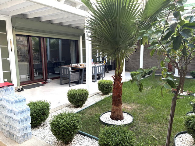 ÜSKÜDAR ÇENGELKÖY GÜZELTEPE’DE SATILIK MÜSTAKİL HAVUZLU VİLLA