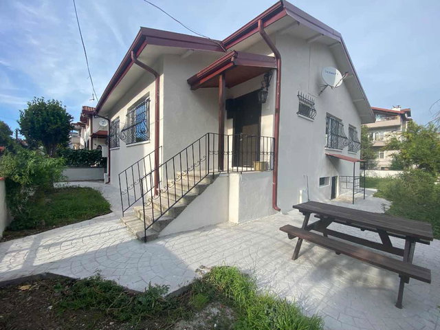 REMAX MAVİDEN 350 M2 BAHÇE KULLANIMLI TEK KATLI HUZURLU SOKAKTA KAPALI GARAJLI