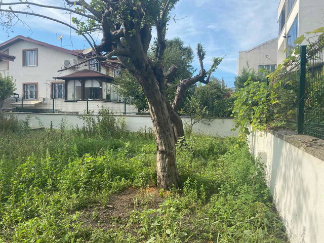 REMAX MAVİDEN 350 M2 BAHÇE KULLANIMLI TEK KATLI HUZURLU SOKAKTA KAPALI GARAJLI