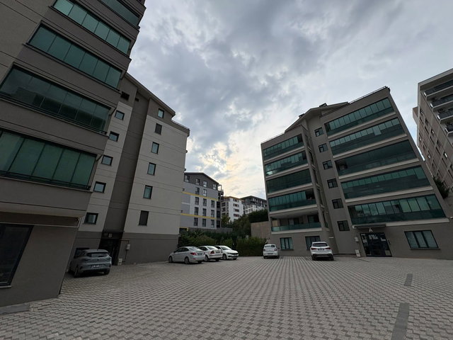 REMAX ADVANTAGE'TAN KARNUR SEVINÇ SITESINDE KIRALIK 2+1 DAIRE