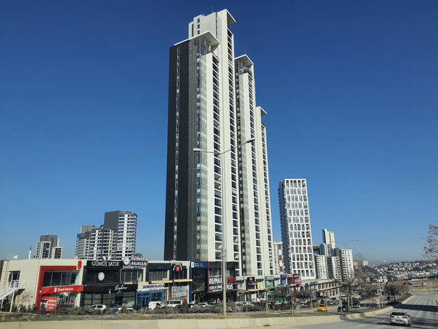 LOTUS BEYTEPE SİTESİ' N DE SATILIK (ÜÇ CEPHELI) CAM BALKONLU 4+1 DAİRE