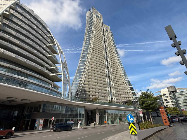 SARPHAN FİNANS PARK'TA GENİŞ BALKONLU BOŞ SATILIK 3+1 DAİRE