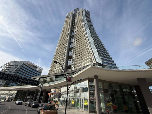 SARPHAN FİNANS PARK'TA GENİŞ BALKONLU BOŞ SATILIK 3+1 DAİRE
