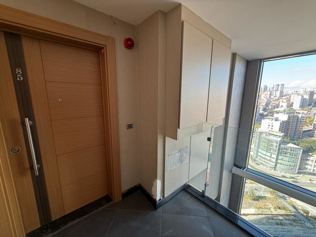 SARPHAN FİNANS PARK'TA GENİŞ BALKONLU BOŞ SATILIK 3+1 DAİRE
