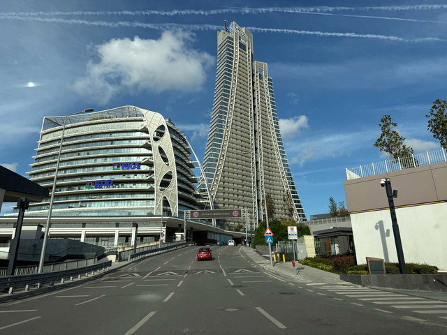 SARPHAN FİNANS PARK'TA GENİŞ BALKONLU KİRALIK 3+1 DAİRE