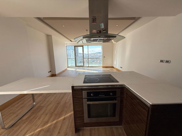 SARPHAN FİNANS PARK'TA GENİŞ BALKONLU KİRALIK 3+1 DAİRE