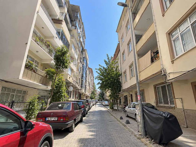 KÜÇÜKÇEKMECE FEVZİ ÇAKMAK MAHALLESİ’NDE SATILIK FERAH 2+1