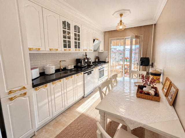 BEYLİKDÜZÜ BİZİMKENT 195 ADA 3+1 A TİPİ TADILATLI SATILIK DAİRE