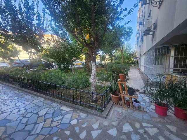 BOSTANLI'DA ASANSÖRLÜ DOĞALGAZLI GENIŞ 3+1 KIRALIK DAIRE