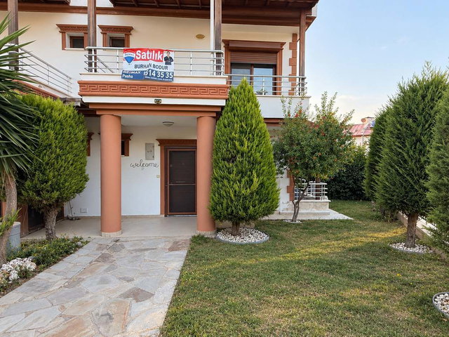 SOĞUCAKTA DENİZ MANZARASI VE GENİŞ BAHÇE PAYI BULUNAN VİLLA