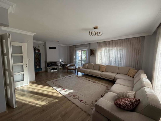REMAX’DEN KANDIRA ÇARŞI’DA SATILIK MÜSTAKİL 4+1 VİLLA