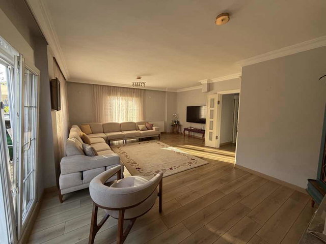 REMAX’DEN KANDIRA ÇARŞI’DA SATILIK MÜSTAKİL 4+1 VİLLA