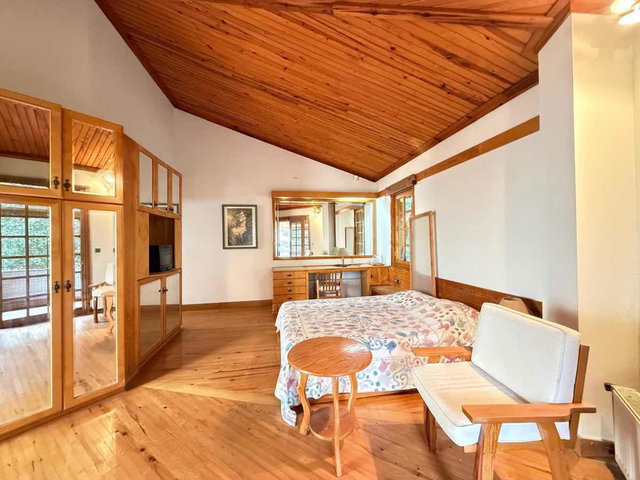 SAPANCA'DA GÖL MANZARALI 3.216M² ARSA İÇERISINDE SATILIK VILLA
