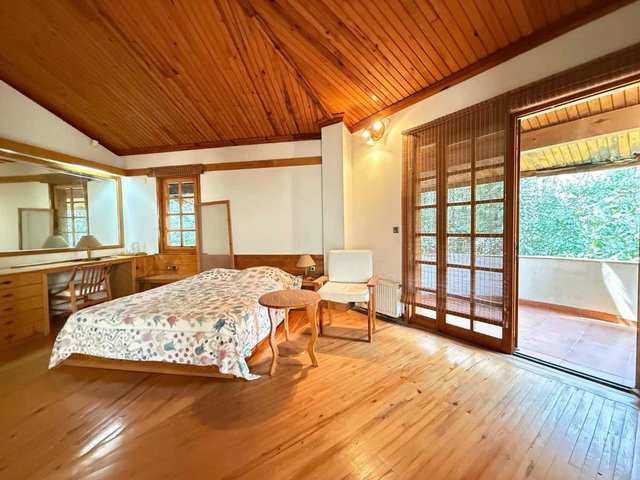 SAPANCA'DA GÖL MANZARALI 3.216M² ARSA İÇERISINDE SATILIK VILLA