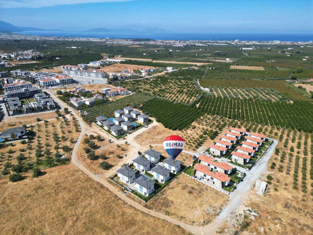 KUŞADASI DAVUTLAR’DA YOLUN ALTINDA 3+1 EŞYALI TAM MÜSTAKİL SIFIR VİLLA