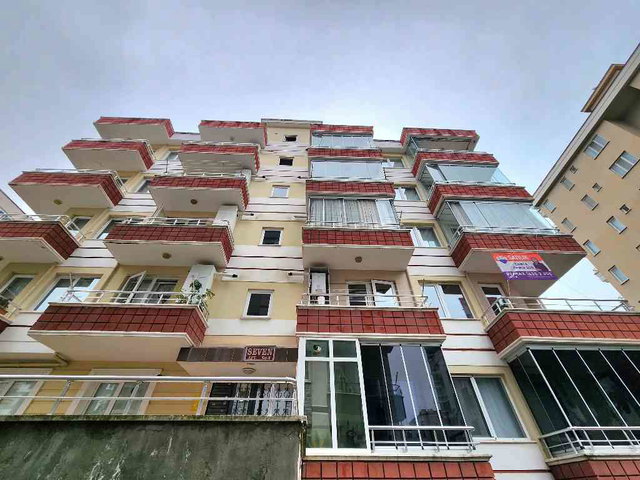 DAMLA GÜR'DEN TRAMVAYA YAKIN KREDİYE UYGUN SATILIK 3+1 DAİRE