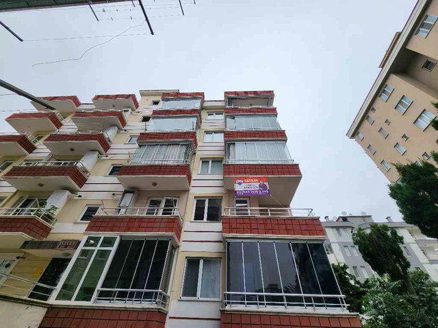 DAMLA GÜR'DEN TRAMVAYA YAKIN KREDİYE UYGUN SATILIK 3+1 DAİRE