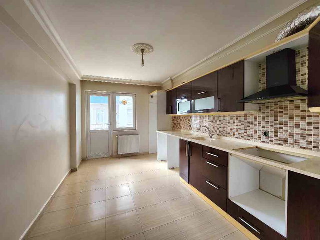 DAMLA GÜR'DEN TRAMVAYA YAKIN KREDİYE UYGUN SATILIK 3+1 DAİRE