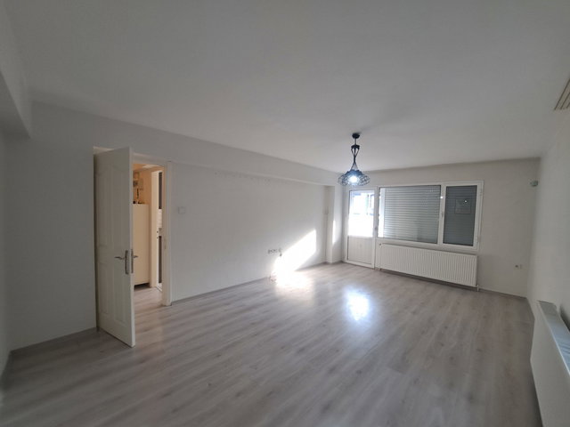 BORNOVA EVKA 3'TE 3+1, 3 CEPHELİ, OKULLAR, SANAYİ VE METROYA YAKIN KİRALIK DAİRE