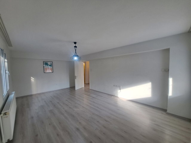 BORNOVA EVKA 3'TE 3+1, 3 CEPHELİ, OKULLAR, SANAYİ VE METROYA YAKIN KİRALIK DAİRE