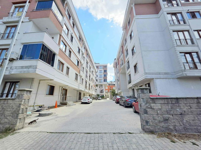 ÇEKMEKÖY ÇATALMEŞE SATILIK 2+1 DUBLEKS SİTE İÇİNDE 40M² BAHÇELİ