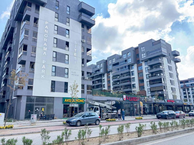 REMAX BEYAZ / NAIM SÜLEYMANOĞLU BULVARINDA KIRALIK 3+1