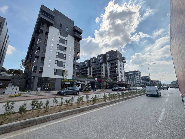 REMAX BEYAZ / NAIM SÜLEYMANOĞLU BULVARINDA KIRALIK 3+1