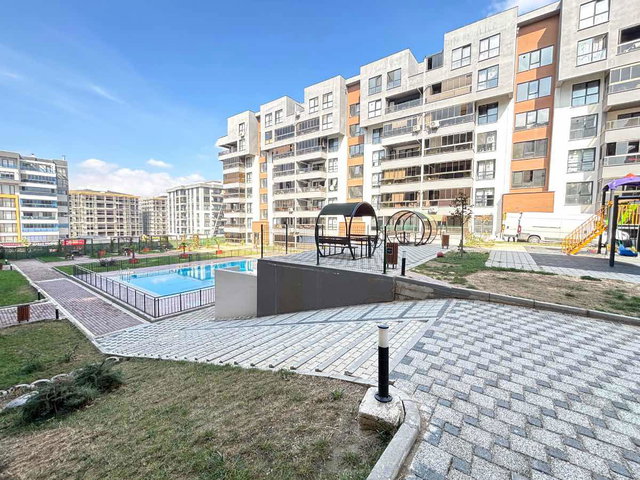 REMAX BEYAZ / NAIM SÜLEYMANOĞLU BULVARINDA KIRALIK 3+1