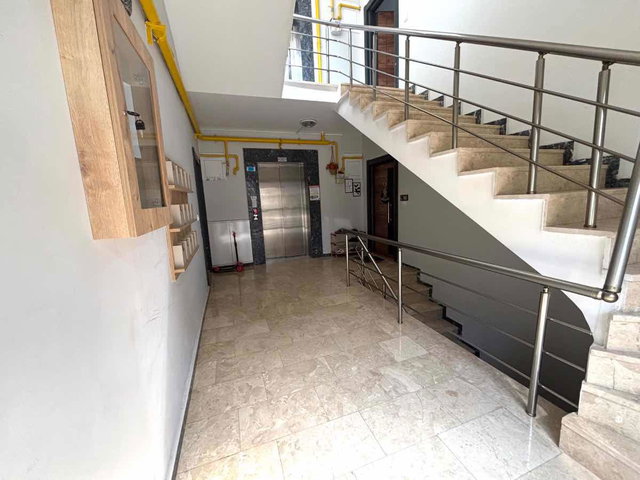 REMAX BEYAZ / NAIM SÜLEYMANOĞLU BULVARINDA KIRALIK 3+1