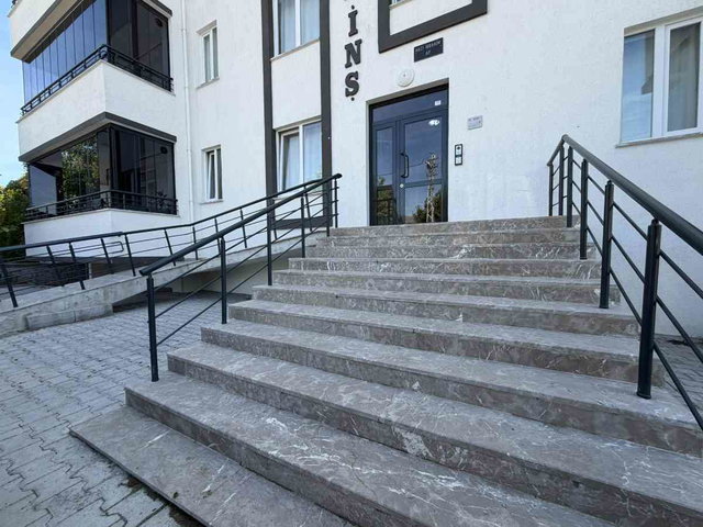 REMAX DEM'DEN KAVAKYOLU MAHALLESİNDE 2+1 KİRALIK DAİRE