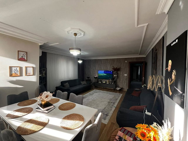 YEDİTEPE'YE YÜRÜME MESAFESİNDE EBEVEYN BANYOLU GENİŞ 3+1