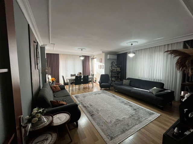 YEDİTEPE'YE YÜRÜME MESAFESİNDE EBEVEYN BANYOLU GENİŞ 3+1