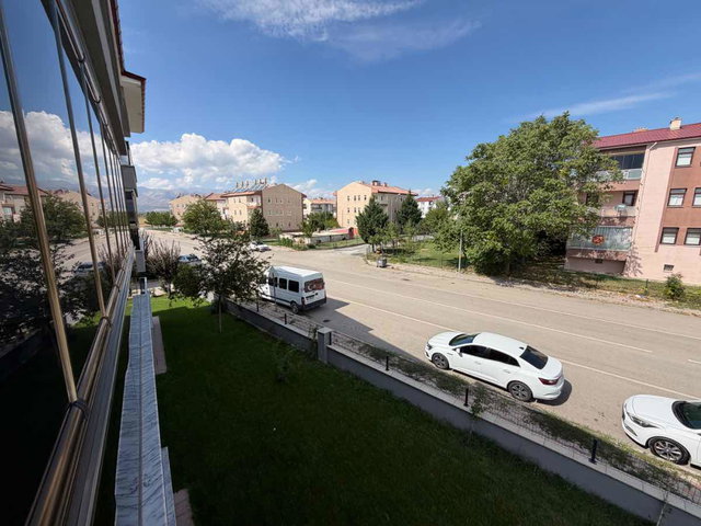 REMAX DEM'DEN MİMAR SİNAN MAH NİZAM PARK SİTESİNDE 3+1 DAİRE