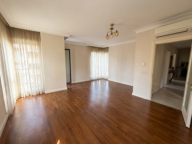 ERENKÖY ÖMERPAŞA'DA KÖŞE KONUM   120 M2 SATILIK 3+1 DAİRE
