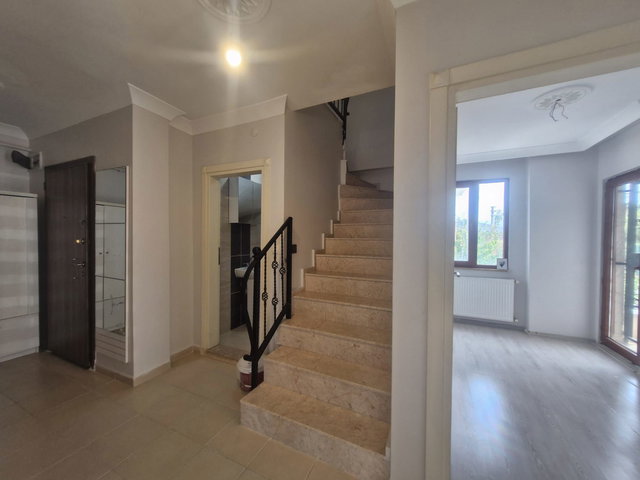 GÖLCÜK ŞEHİTLER MAH. 3+1 ÇATI DUBLEKS KİRALIK DAİRE