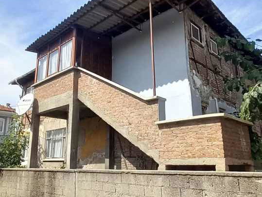 SAKARYA ADAPAZARI’NDA  KOMPLE SATILIK MÜSTAKİL EV | DOĞALGAZ KOMBİ, BALKON, 2 WC