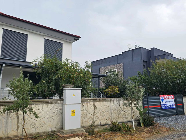 KUŞADASI DAVUTLAR’DA SIFIR, EŞYALI 4+1 VİLLA | YERDEN ISITMALI, 2 KAT, BALKONLU