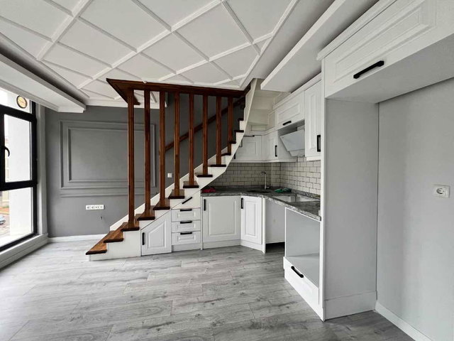 KÖRFEZ TRAMVAY DURAĞINA CEPHE KİRALIK LÜKS 1+1 LOFT DAİRE