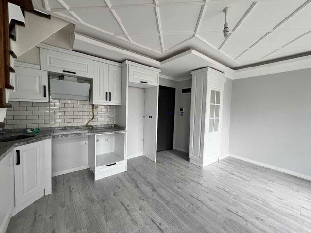KÖRFEZ TRAMVAY DURAĞINA CEPHE KİRALIK LÜKS 1+1 LOFT DAİRE