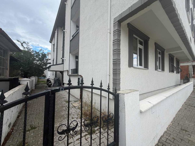 REMAX DEM'DEN ATATÜRK MAHALLESİNDE KİRALIK 2+0 DAİRE
