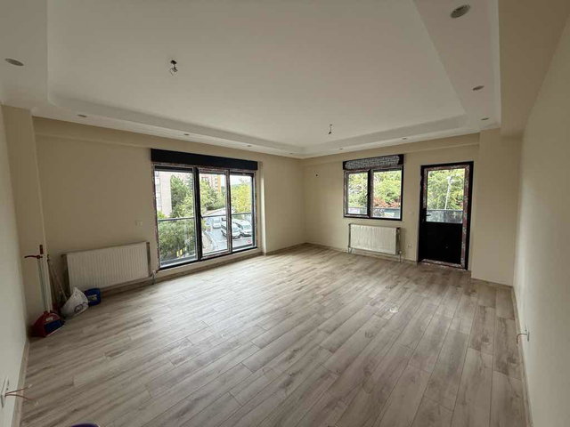 KARTAL UĞURMUMCU’DA KÖŞE BAŞI, 3 BALKONLU, EBEVEYN BANYOLU DAİRE