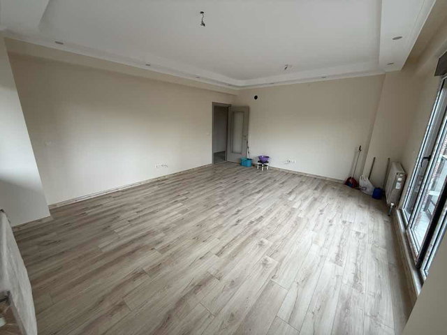 KARTAL UĞURMUMCU’DA KÖŞE BAŞI, 3 BALKONLU, EBEVEYN BANYOLU DAİRE