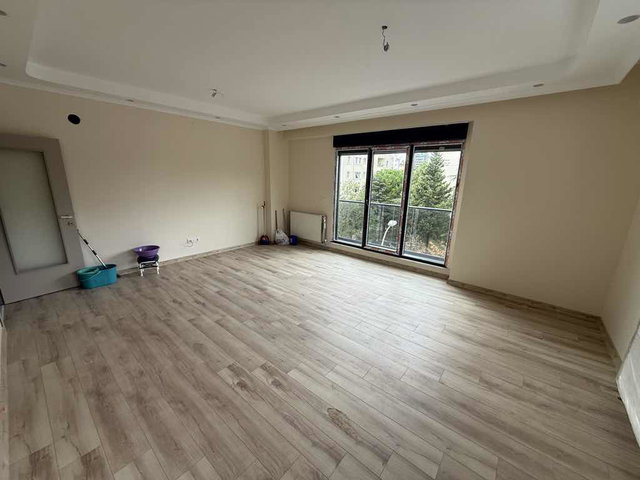 KARTAL UĞURMUMCU’DA KÖŞE BAŞI, 3 BALKONLU, EBEVEYN BANYOLU DAİRE
