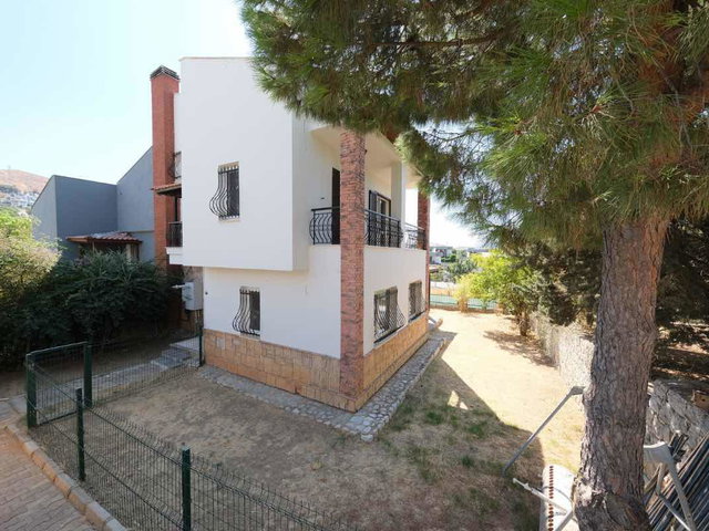 GÜZELBAHÇE KAHRAMANDERE’DE SITE İÇERISINDE HAVUZLU 4+1 SATILIK VILLA