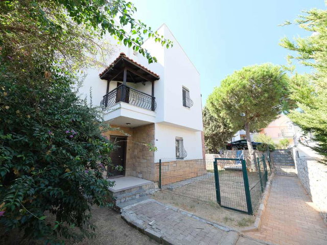 GÜZELBAHÇE KAHRAMANDERE’DE SITE İÇERISINDE HAVUZLU 4+1 SATILIK VILLA