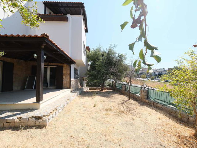 GÜZELBAHÇE KAHRAMANDERE’DE SITE İÇERISINDE HAVUZLU 4+1 SATILIK VILLA