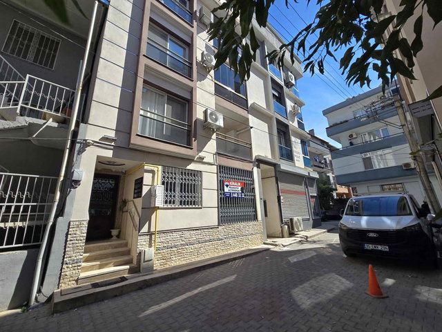 BUCA KOZAGAÇ MAH 2+1 75 M2 YÜKSEK GIRIŞ KIRALIK DAIRE