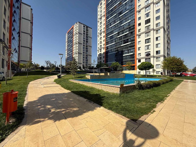 RELAX PLUS SITESI 1+1 EŞYALI PEYZAH CEPHE YÜKSEK KAT TEMIZ DAIRE